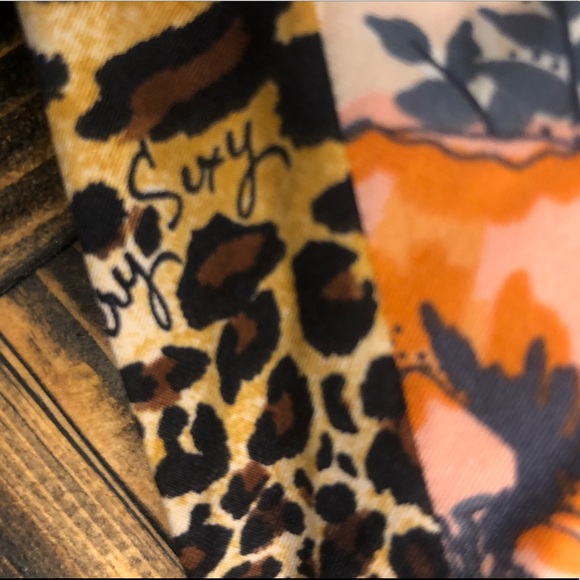 Victoria Secret 🐆 Leopard Print/Floral 🌼 Bikini Very Sexy Top SZ Small - Picture 4 of 6